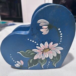 Hand-painted blue wooden heart-shaped napkin holder with daisies. Folk-art